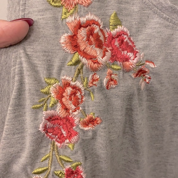 Embroidered Grey tank top with flowers size XL - Picture 2 of 4